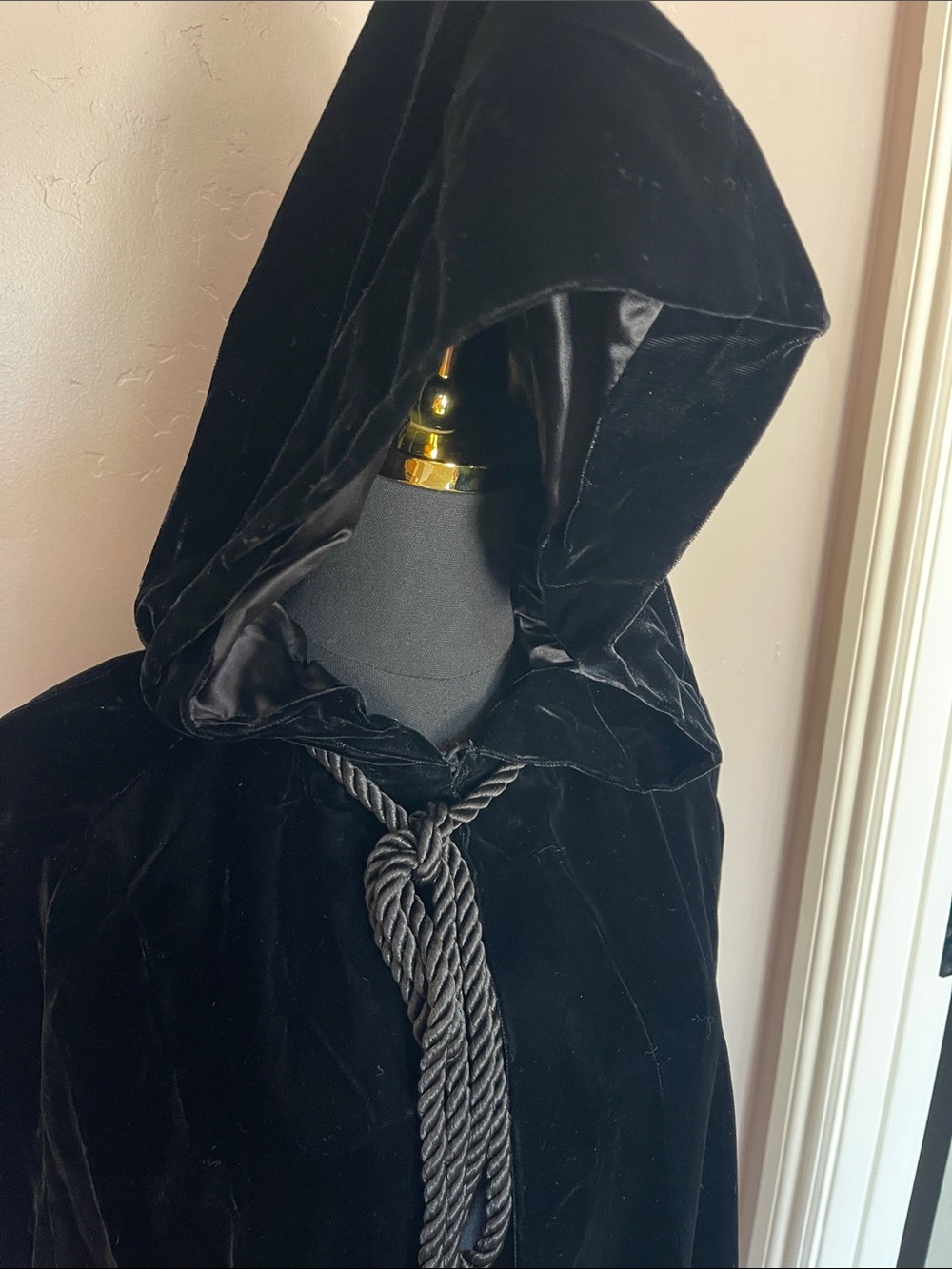 Vtg 80s 90s Halston III Black Velvet Hooded Cloak Cape One Size Opera Goth - Picture 2 of 6